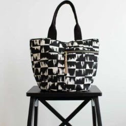 Crescent Tote Pattern By Noodlehead -Alibabette shop Crescentbrush 3 800x 094322ab 72a5 4b4c 87c5 fa55ef3633d0