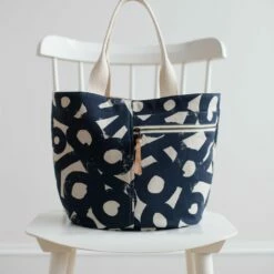 Crescent Tote Pattern By Noodlehead -Alibabette shop crescenttote 2 1024x 739d36a5 5eae 408e 9b0d d2cb0e9b7d7d