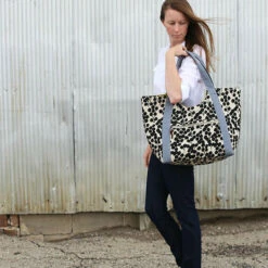 Poolside Tote By Noodlehead -Alibabette shop poolside3 700x900 crop center 2a63cd38 dab4 4bb4 9c7a 95dcce50b43c